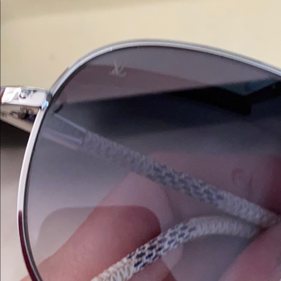 Louis Vuitton sunglasses - Picture 8 of 8